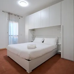 Xenia - Spacious And Bright New Flat With Garden , Milano Italia